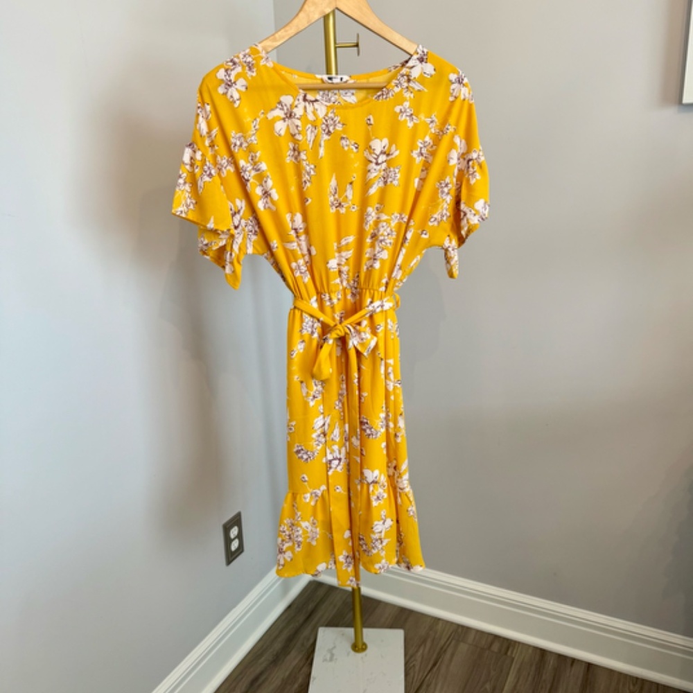 West K Valeria Ruffle Detail Dress (Stitch Fix) – Size L – Yellow Gold Floral - Picture 4 of 7